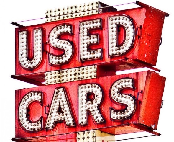 Sign for used cars - when it's best to buy secondhand
