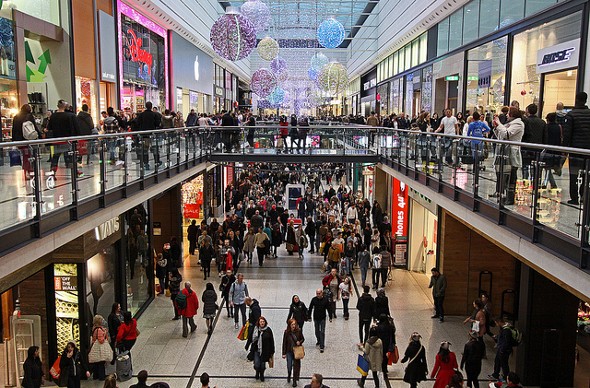 Pros and Cons of Retail Credit Cards for Holiday Shopping