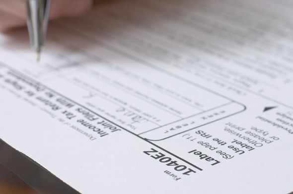 SmartAsset: All About IRS Form 1040EZ