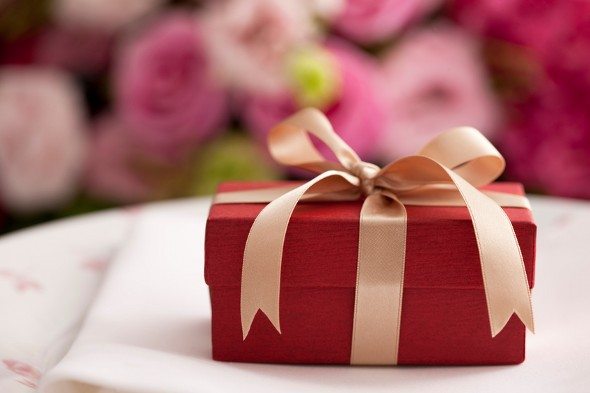 How Much to Spend on Wedding Gifts