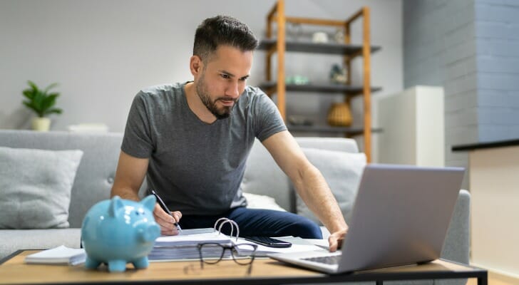 Accountant helping client avoid taxes on his 401(k) withdrawals