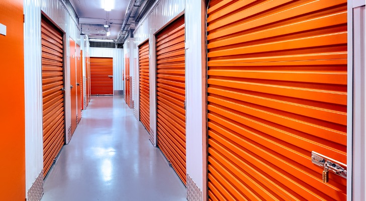 how to invest in storage units