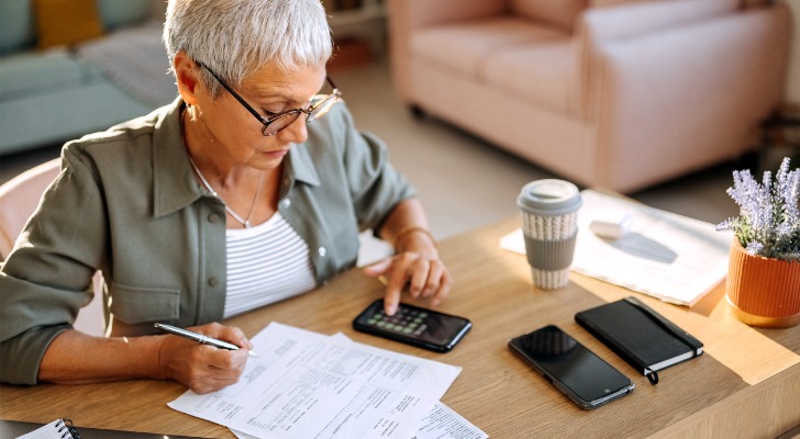 A woman trying to decide if a retirement money market account is right for your financial plan