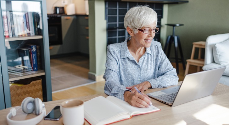 A senior woman researching the benefits and drawbacks of a joint annuitant.