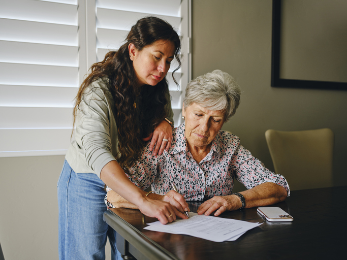 A mother reviewing her will with the help of her daughter in Texas.