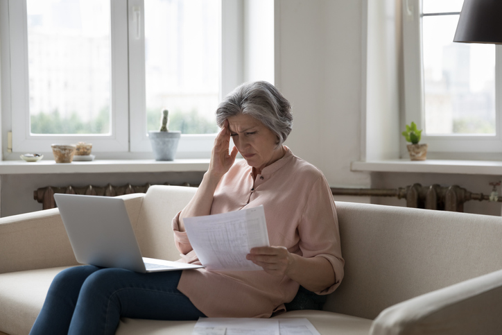 A senior implementing retirement budget strategies to lower her costs and stretch her nest egg.