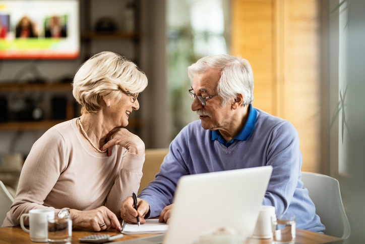 A senior couple researching how to avoid the costs of probate in Washington. 