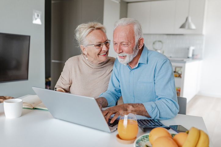 A senior couple looking up strategies to avoid probate in New Jersey.