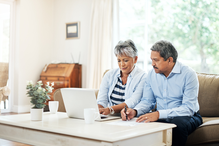 A couple researching the differences between qualified and nonqualified retirement plans.