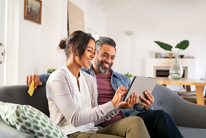 A couple engaging in virtual trading.