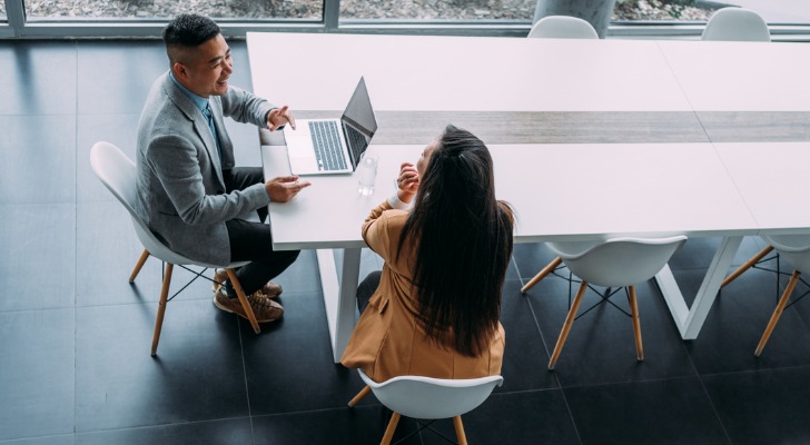 A woman meets with her new financial advisor to establish a financial plan. 