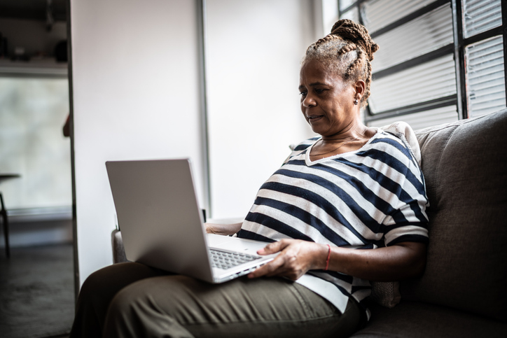 A senior researching whether CSRS retirees can collect spousal Social Security.