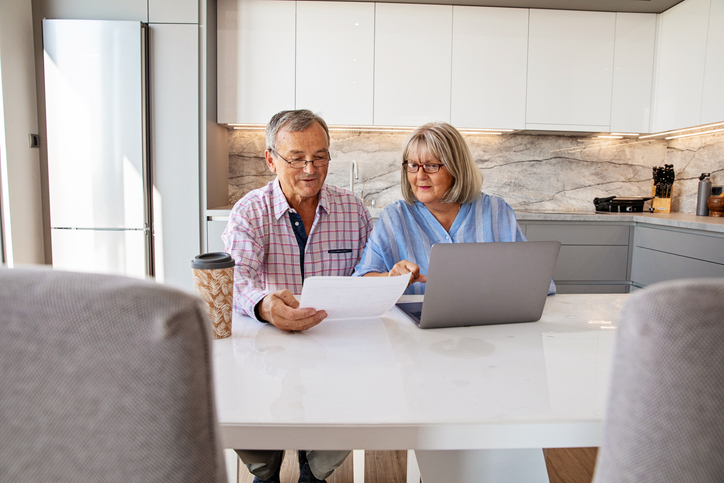 A senior couple creating an estate plan in Missouri.