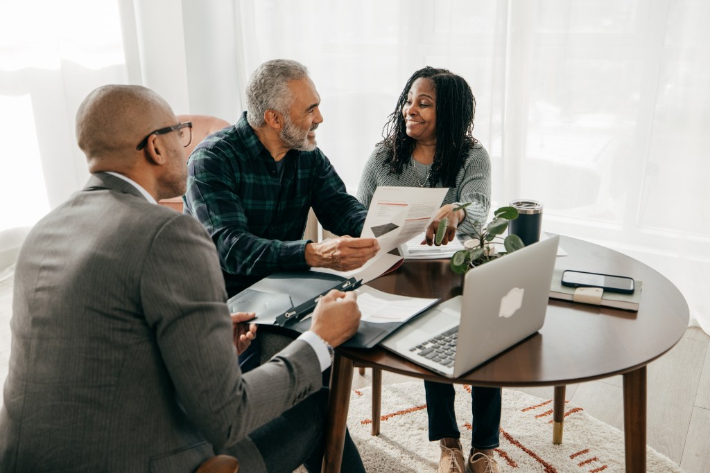 A financial advisor working with a couple to create an estate plan in Oregon.