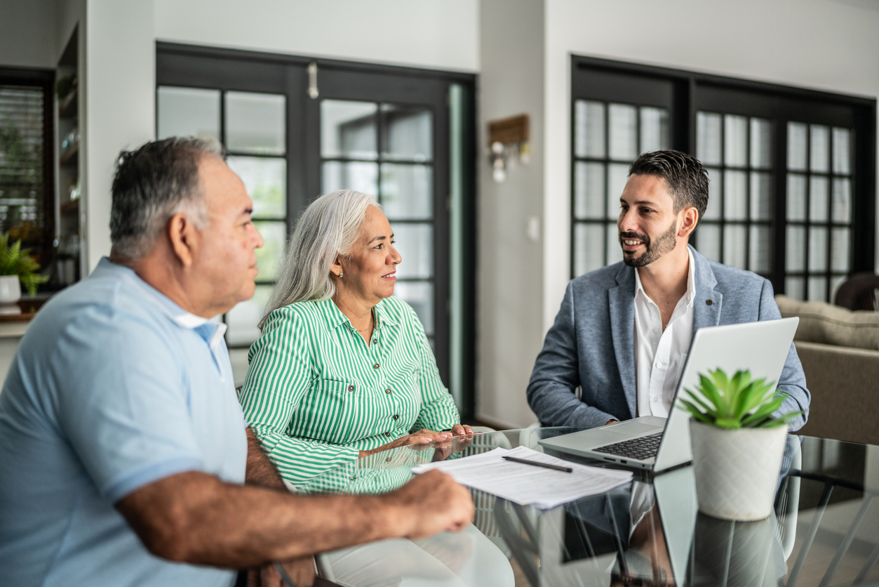 A financial advisor explaining how getting a mortgage in retirement could work.