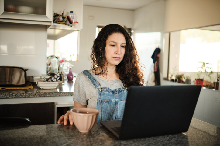 A woman researching fixed-income relative value investing (FI-RV).