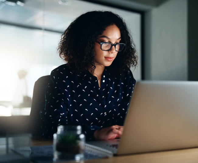 An investor researching the pros and cons of gold ETFs.