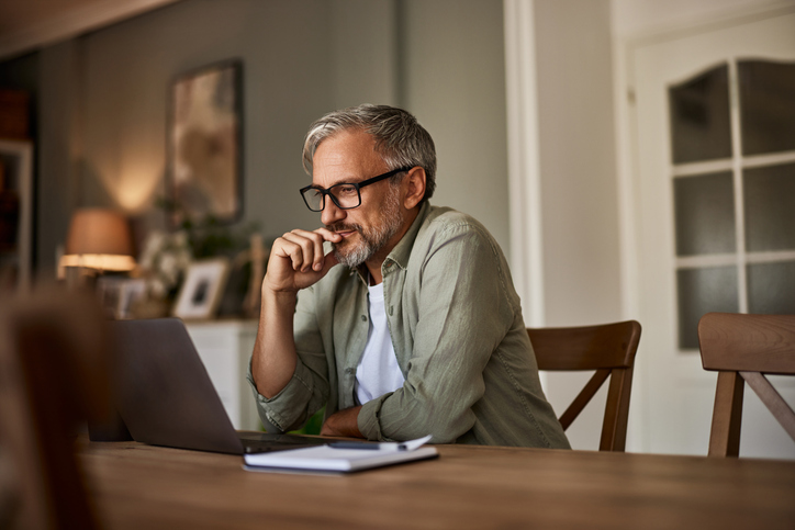 A homebuyer looking up which states have a mansion tax.