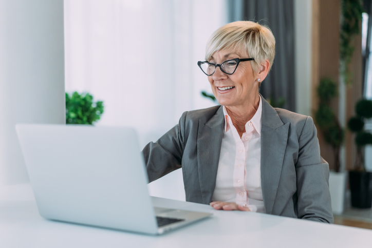 A woman optimizing her portfolio for taxes.