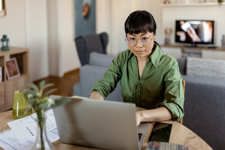 A woman comparing different types of trusts.
