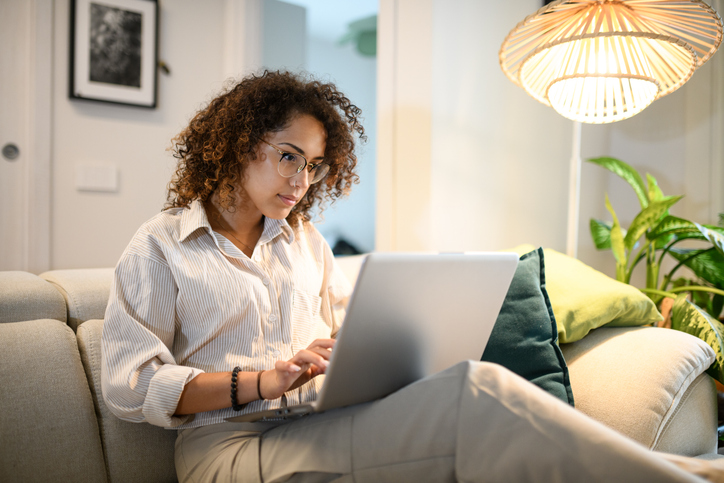 An investor researching the benefits of covered bonds.