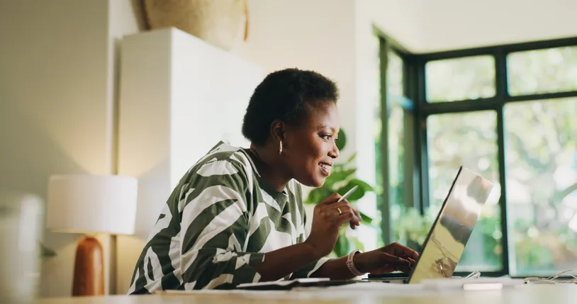 A woman researches the factors affecting her credit score.