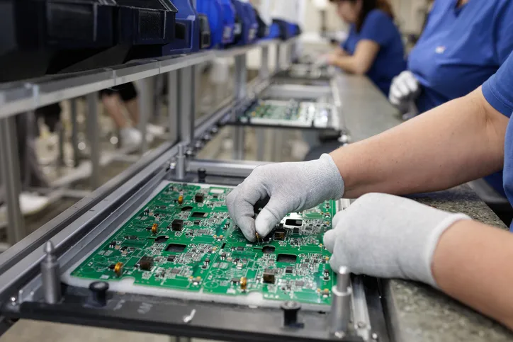 The same $2,000 investment produced very different outcomes depending on whether it was invested in Apple or Nvidia.